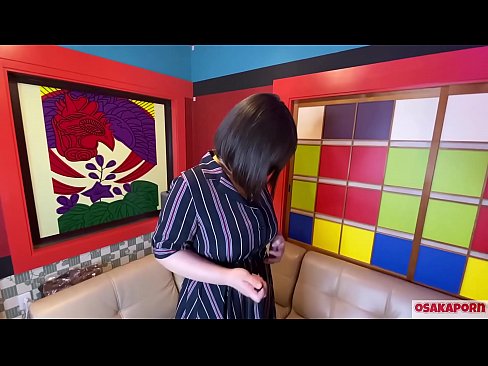 ❤️ Японская милашка с большими сиськами мастурбирует с секс игрушками и получает оргазм. Она говорит в интервью о своем опыте ебать. Огромные сиськи и волосатая киска громко стонут. Osakaporn Просто порно на нашем сайте ️
